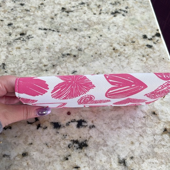 NWOT pink hearts wallet 7.5” x 4” - Picture 4 of 6